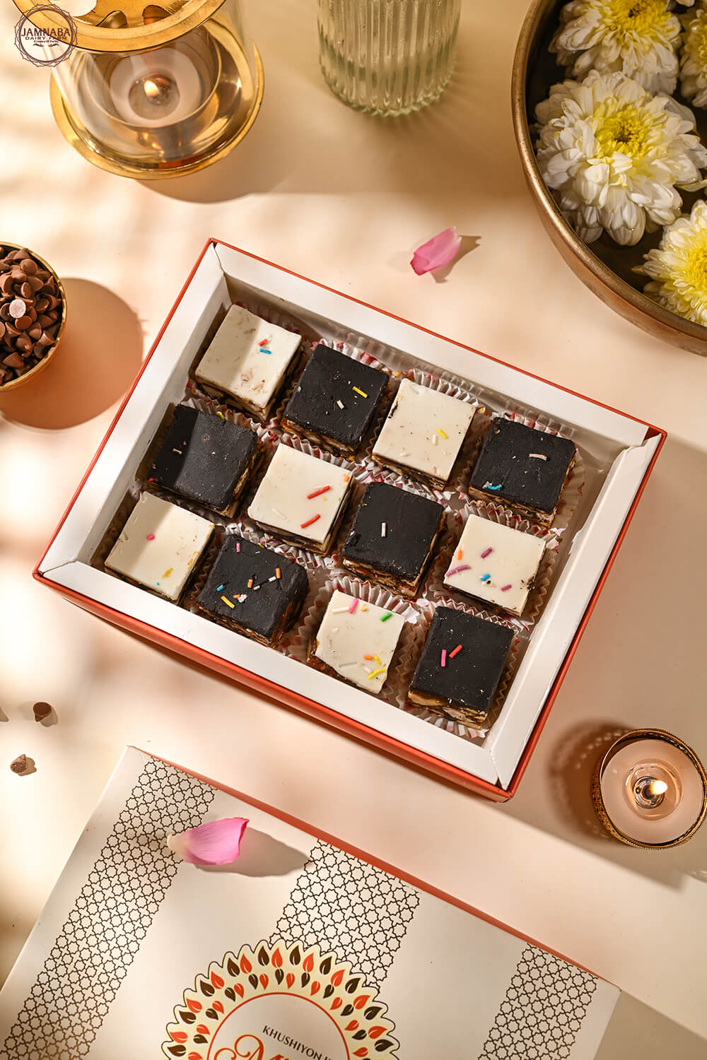 Jugalbandhi Chikki - Black & White Chocolate Dry Fruit Punch